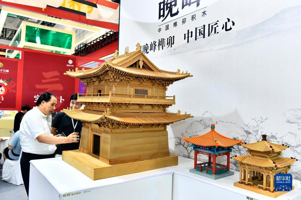 靠近太阳游戏